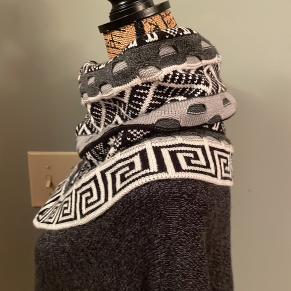 Ecologic Arts shrug, poncho, sweater combo. - Picture 12 of 14